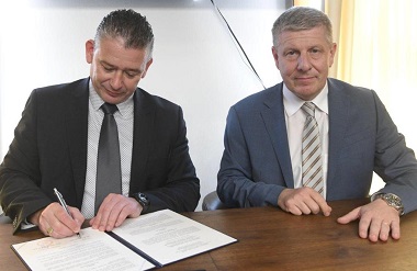 Minister vnútra Roman Mikulec a minister zdravotníctva Vladimír Lengvarský podpísali spoločné memorandum o spolupráci