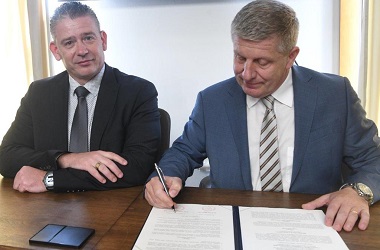 Minister vnútra Roman Mikulec a minister zdravotníctva Vladimír Lengvarský podpísali spoločné memorandum o spolupráci